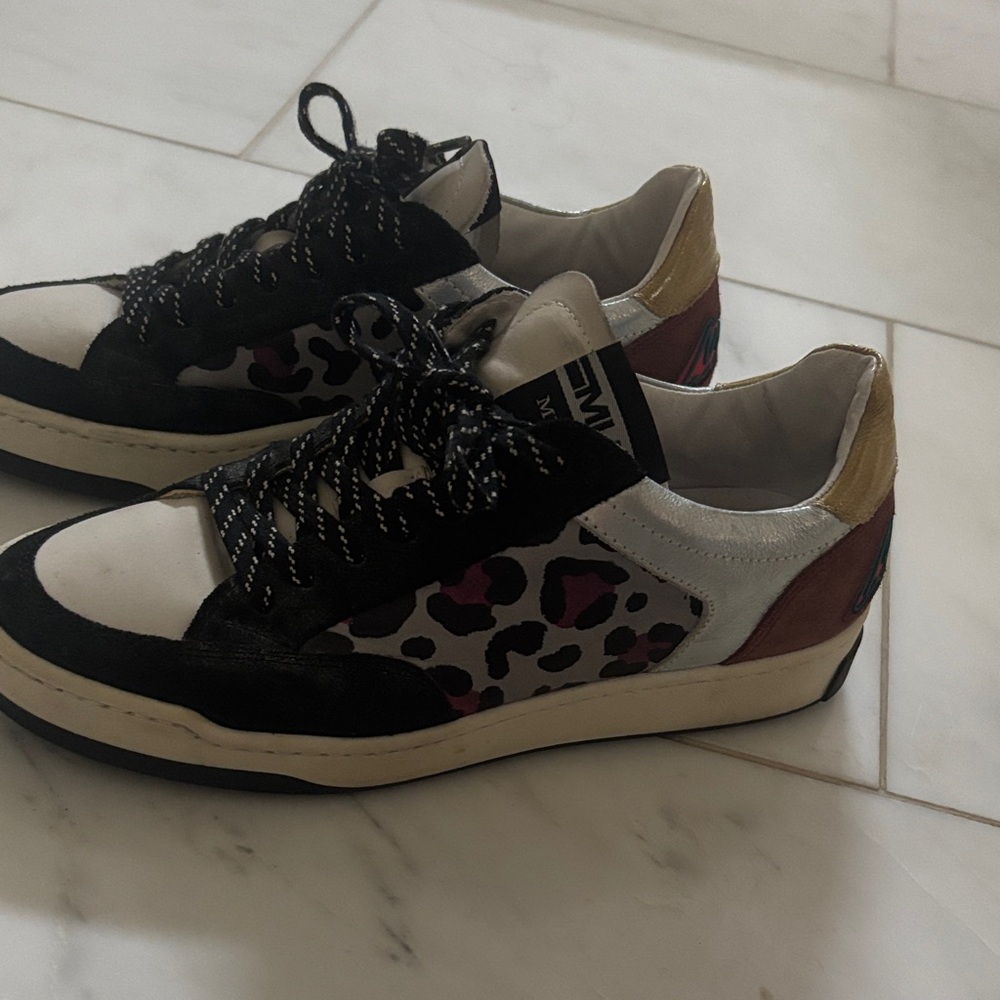 Trendy Women's Sneakers with Leopard Print